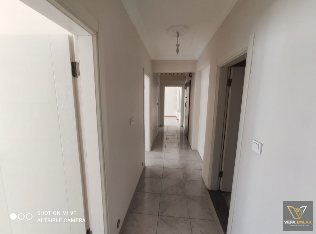 SALI PAZARI BARBOROS CADDESİ ÜZERİNDE SATILIK 2+1 DAİRE