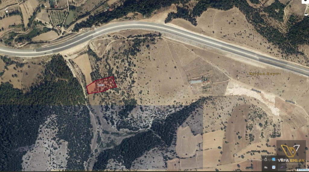 YEŞİL KARAAĞAÇTA UŞAK VE BÖLMEYE 5 KM.UZAKLIKTA  YATIRIMLIK 6.701m2 SATILIK TARL