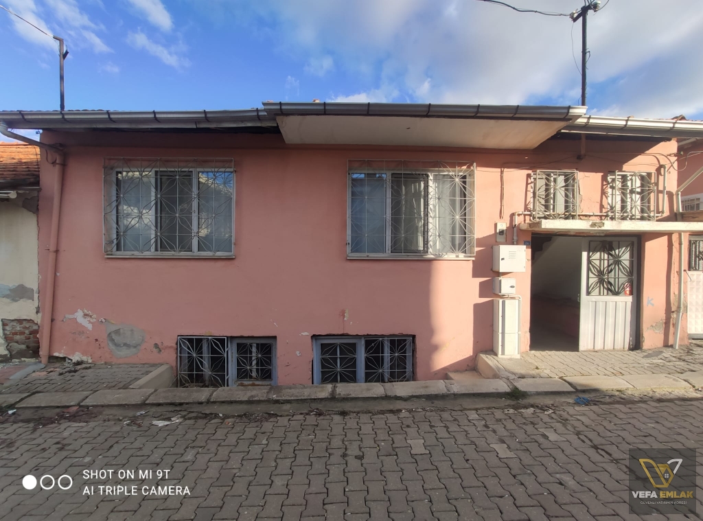 CUMHURİYET MAHALLESİ 230 m2 3+1 SATILIK MÜSTAKİL EV