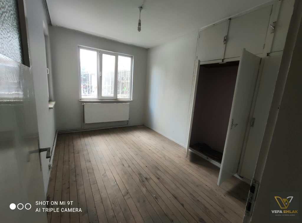 DÖRT YOL VE CİNİBİZ CAMİ YAKINI ARA KAT 2+1 SATILIK DAİRE