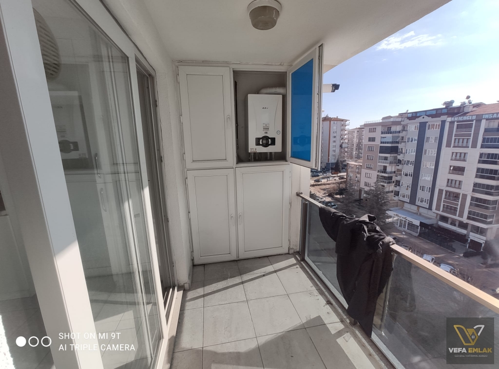 UŞAK MERKEZ KEMALÖZ MAHALLESİ’NDE SATILIK FERAH 3+1 DAİRE