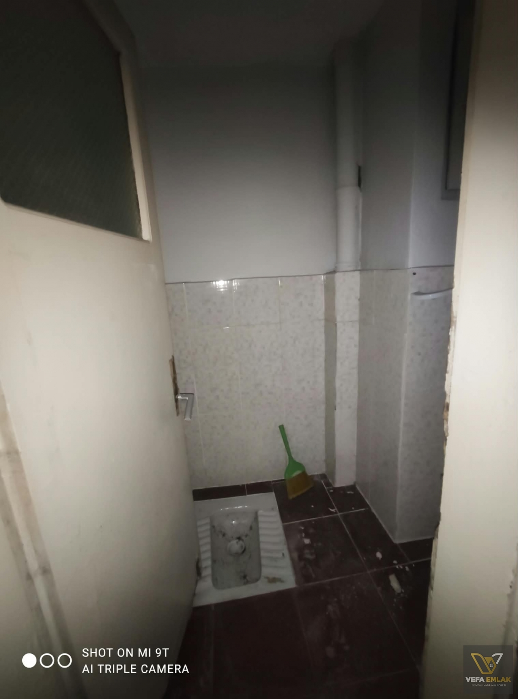 DÖRT YOL VE CİNİBİZ CAMİ YAKINI ARA KAT 2+1 SATILIK DAİRE
