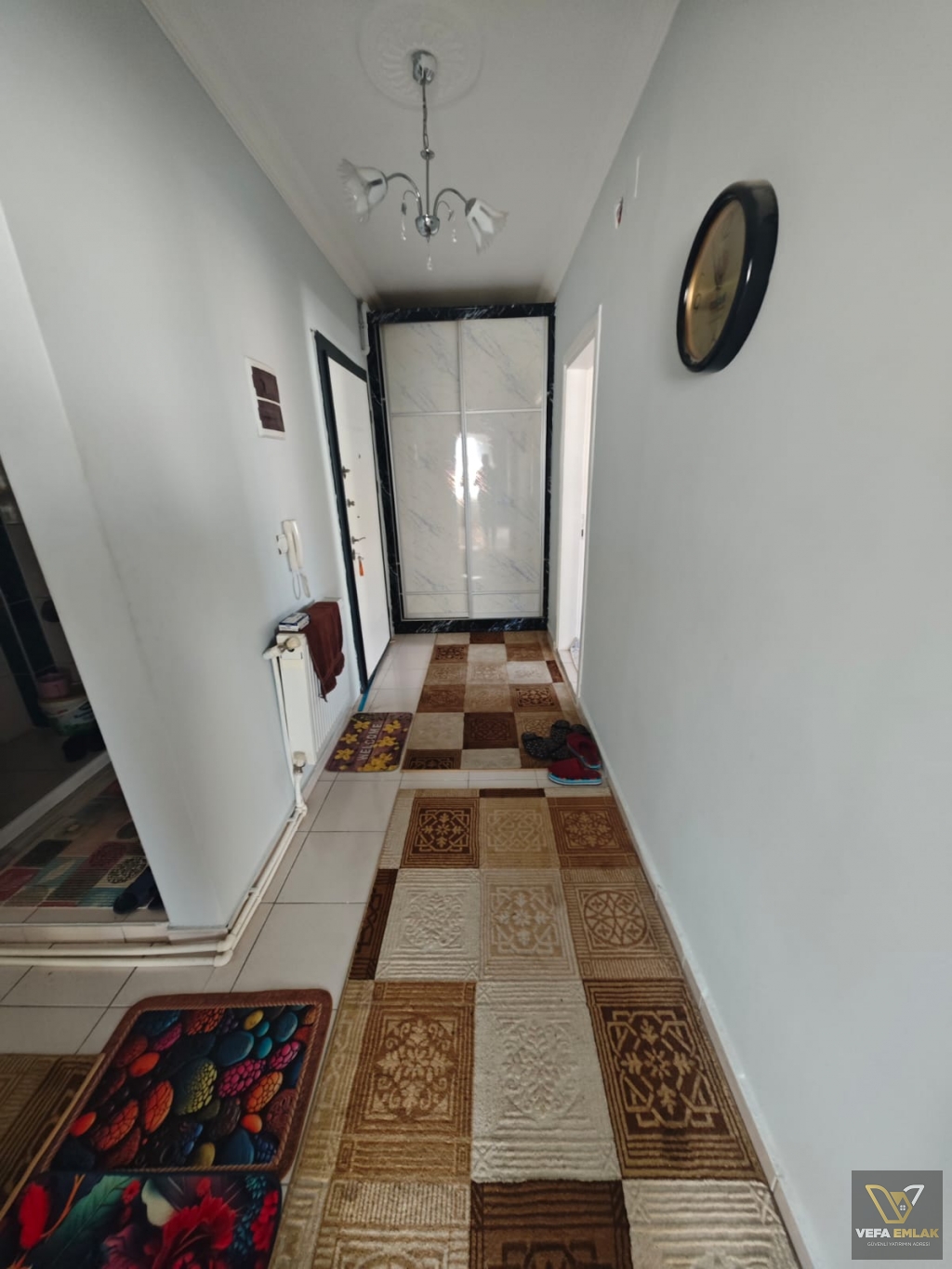 ZÜMRÜT CAMİİ MEVKİİNDE GENİŞ VE FERAH 120 m2 SATILIK 2+1 DAİRE