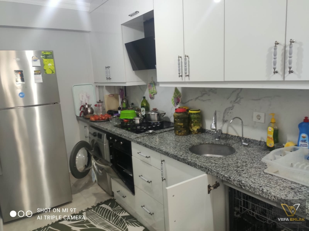 ZÜMRÜT VE  YEŞİL CAMİ  ARASINDA SATILIK 2+1 FULL EŞYALI DAİRE