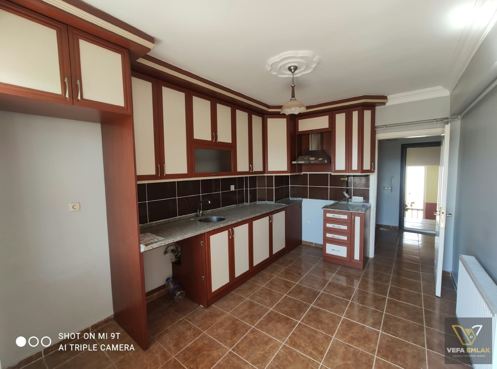 MAHMUT ÖZGÖBEK OKULU YAKININDA MUSTAKİL 3+1 144 m2 DAİRE