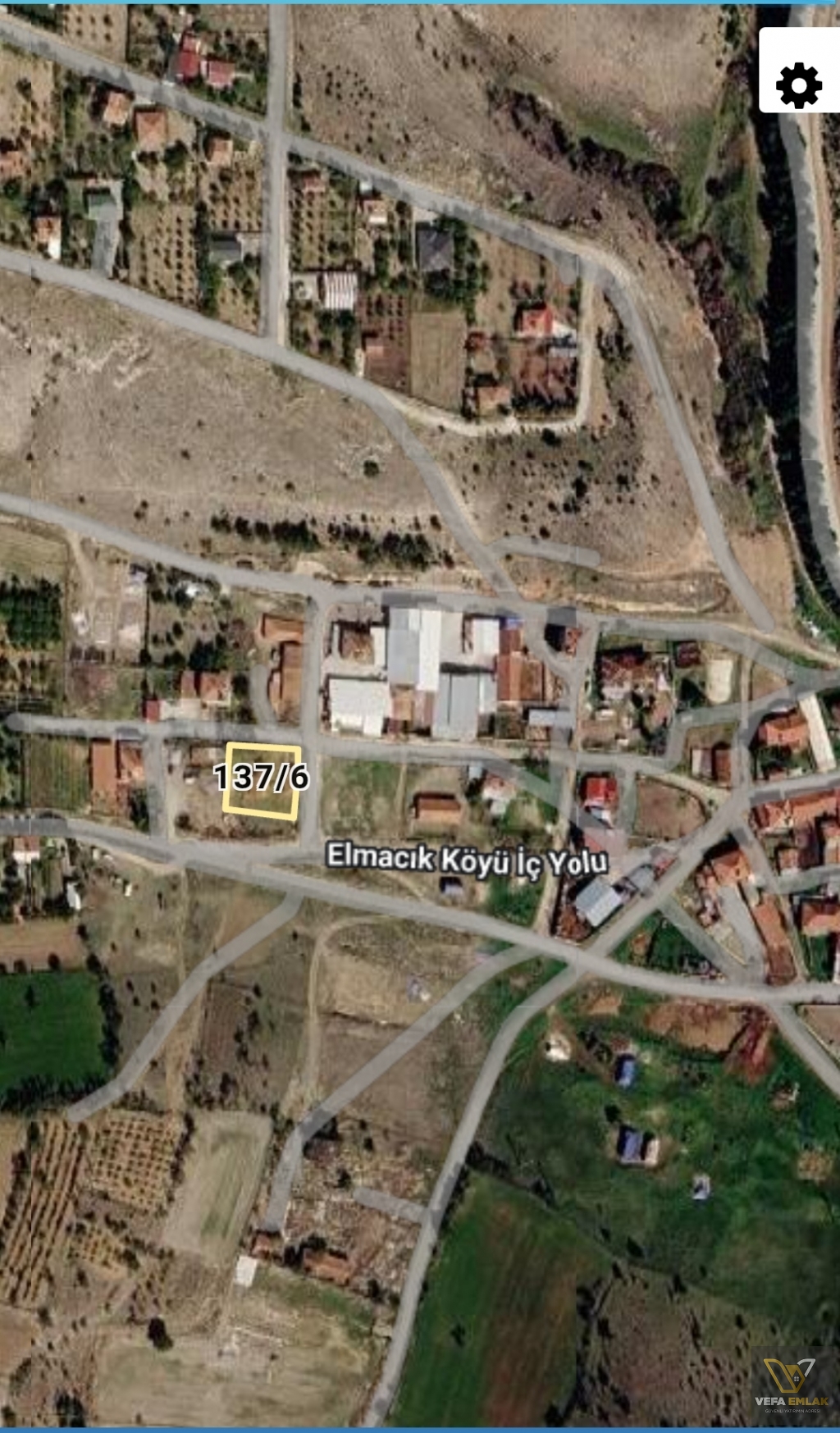 ELMACIK KÖYÜNDE EVLİ , DAMLI VE ÇİFT CEPHELİ 888 m2 FIRSAT ARSA