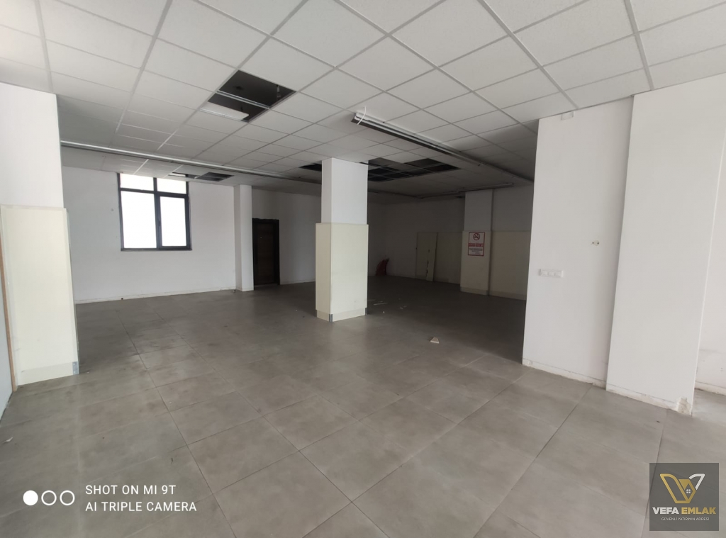 BÖLME YOLU ÜZERİ YILMAZ BETON KARŞISINDA 210 m2 KİRALIK DÜKKAN